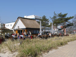gemtliches Cafe direkt an der Promenade im Ostseebad Scharbeutz